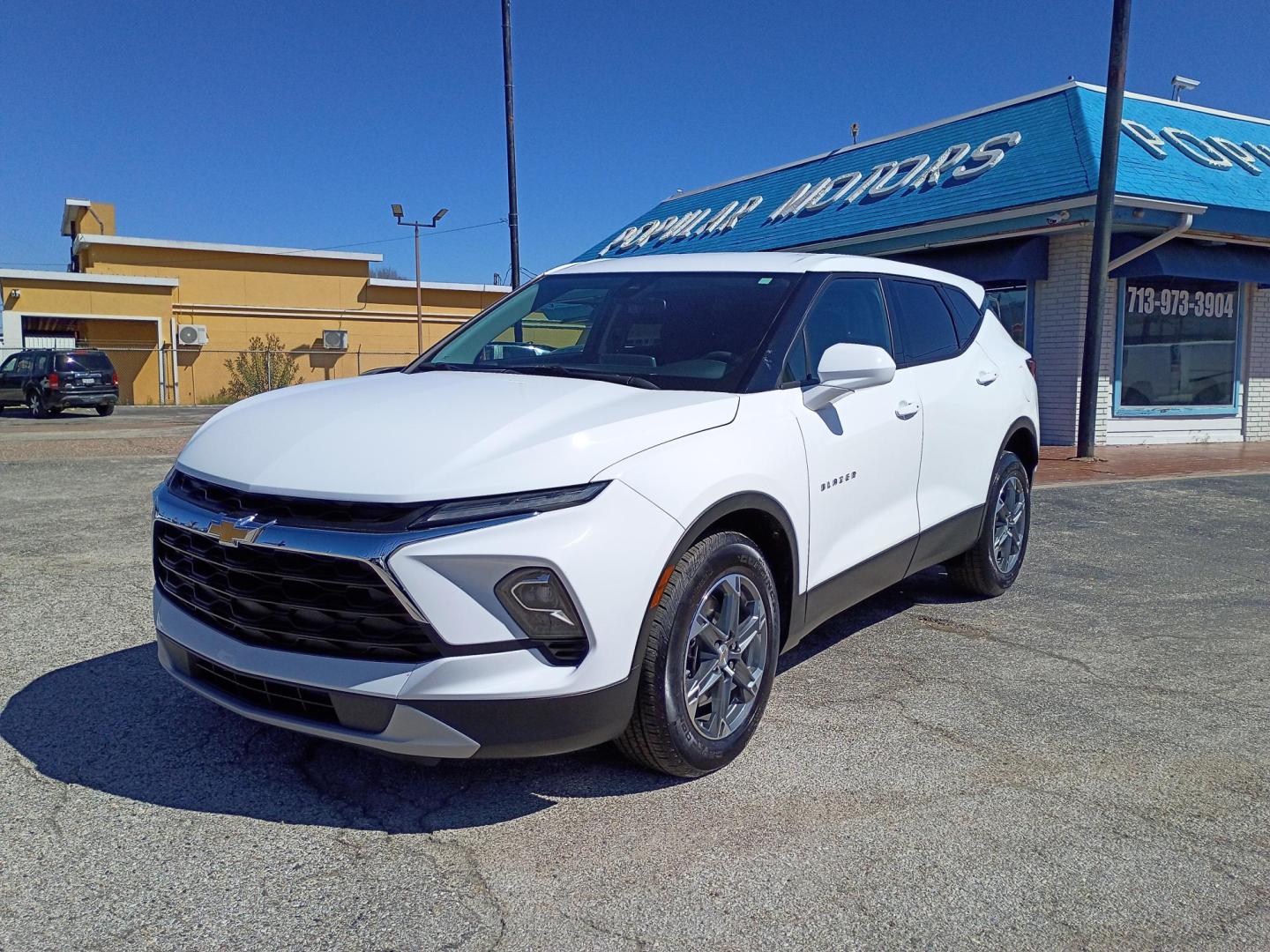 2025 White /Black Chevrolet Blazer 2LT (3GNKBCR42SS) with an 2.0L L4 DOHC 16 TURBO engine, 9A transmission, located at 1842 Wirt Road, Houston, TX, 77055, (713) 973-3903, 29.805330, -95.484787 - Photo#0