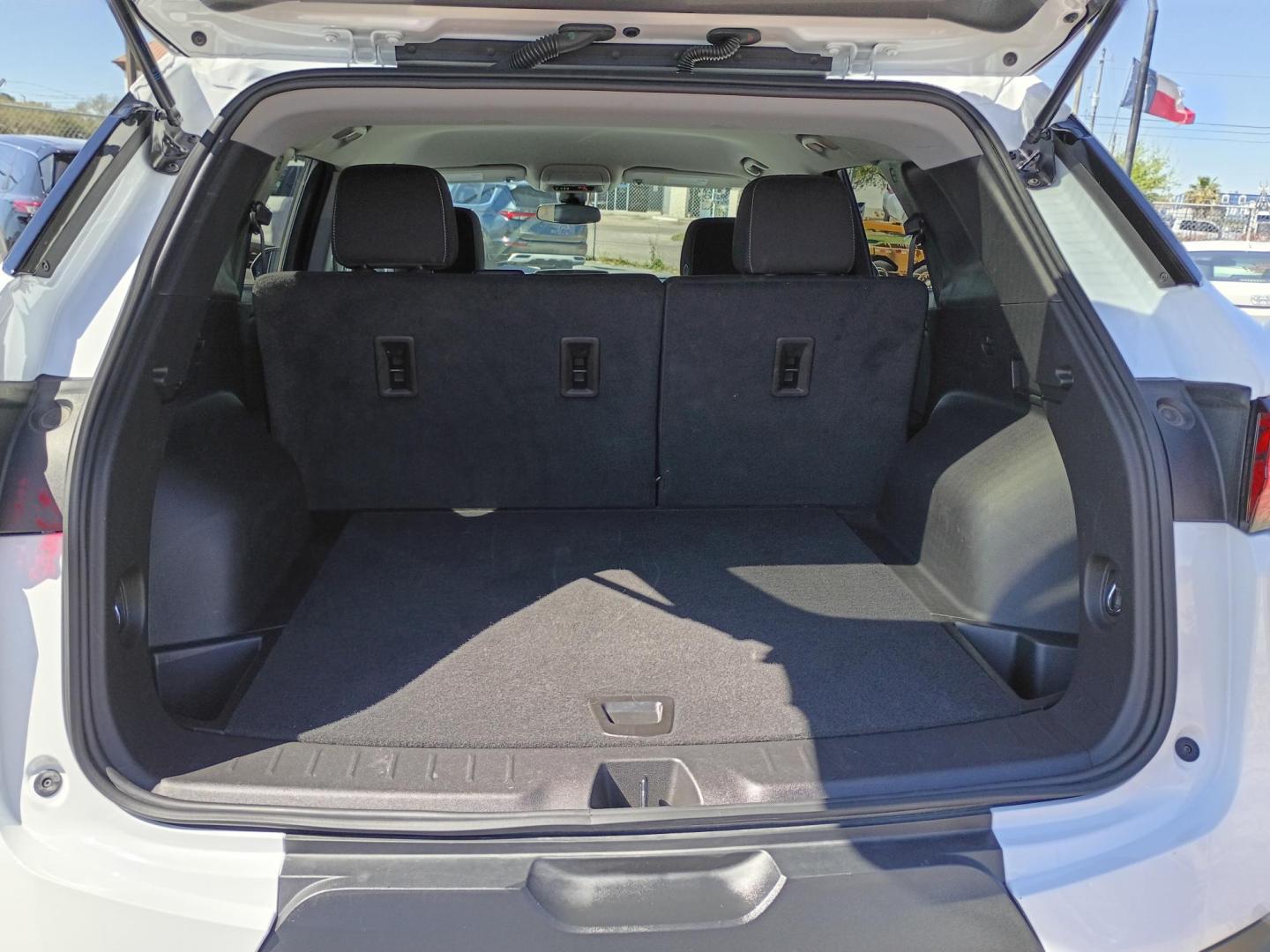 2025 White /Black Chevrolet Blazer 2LT (3GNKBCR42SS) with an 2.0L L4 DOHC 16 TURBO engine, 9A transmission, located at 1842 Wirt Road, Houston, TX, 77055, (713) 973-3903, 29.805330, -95.484787 - Photo#17