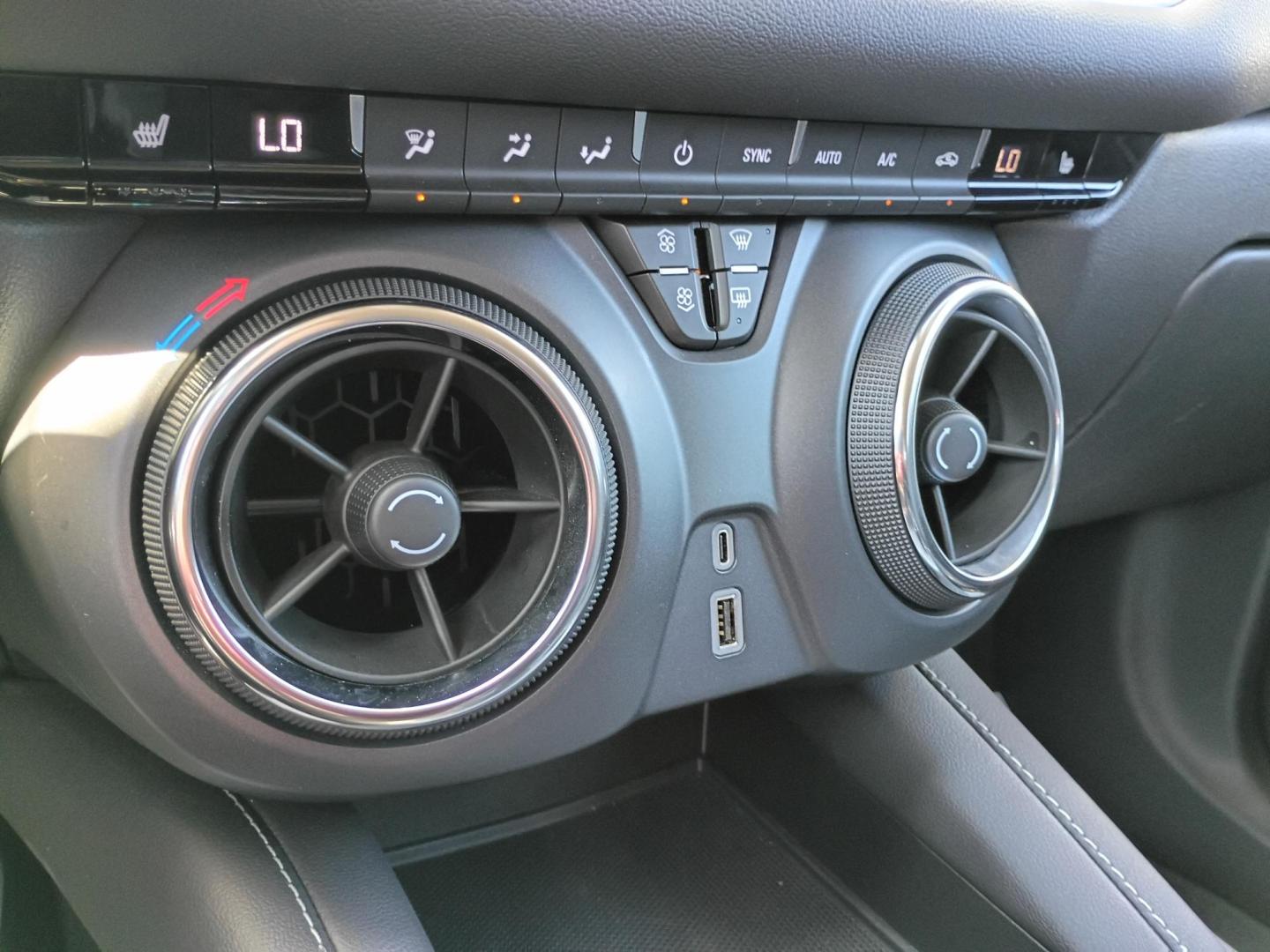 2025 White /Black Chevrolet Blazer 2LT (3GNKBCR42SS) with an 2.0L L4 DOHC 16 TURBO engine, 9A transmission, located at 1842 Wirt Road, Houston, TX, 77055, (713) 973-3903, 29.805330, -95.484787 - Photo#22