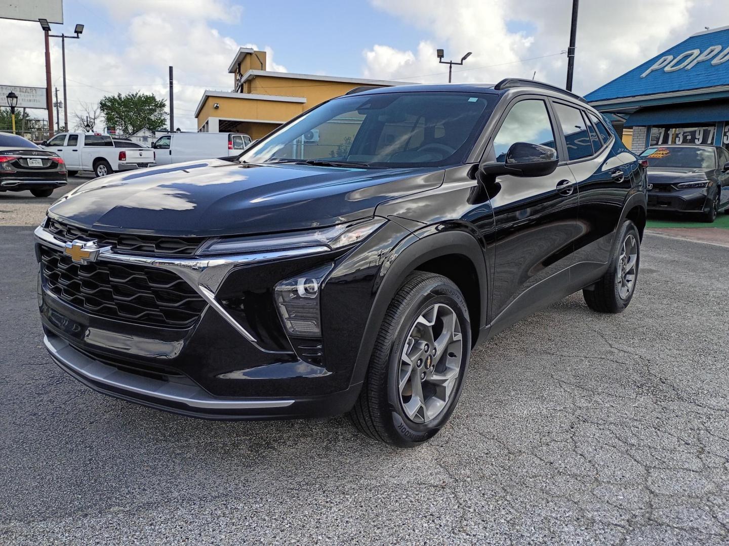 2025 Black Chevrolet Trax LT (KL77LHEP0SC) with an 1.2L L3 TURBO engine, 6A transmission, located at 1842 Wirt Road, Houston, TX, 77055, (713) 973-3903, 29.805330, -95.484787 - Photo#0
