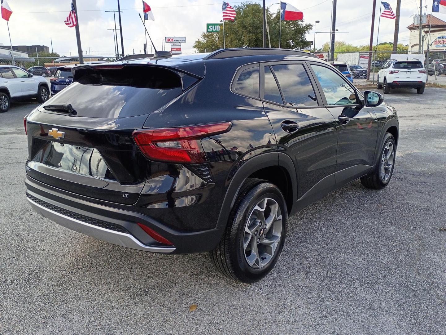 2025 Black Chevrolet Trax LT (KL77LHEP0SC) with an 1.2L L3 TURBO engine, 6A transmission, located at 1842 Wirt Road, Houston, TX, 77055, (713) 973-3903, 29.805330, -95.484787 - Photo#4