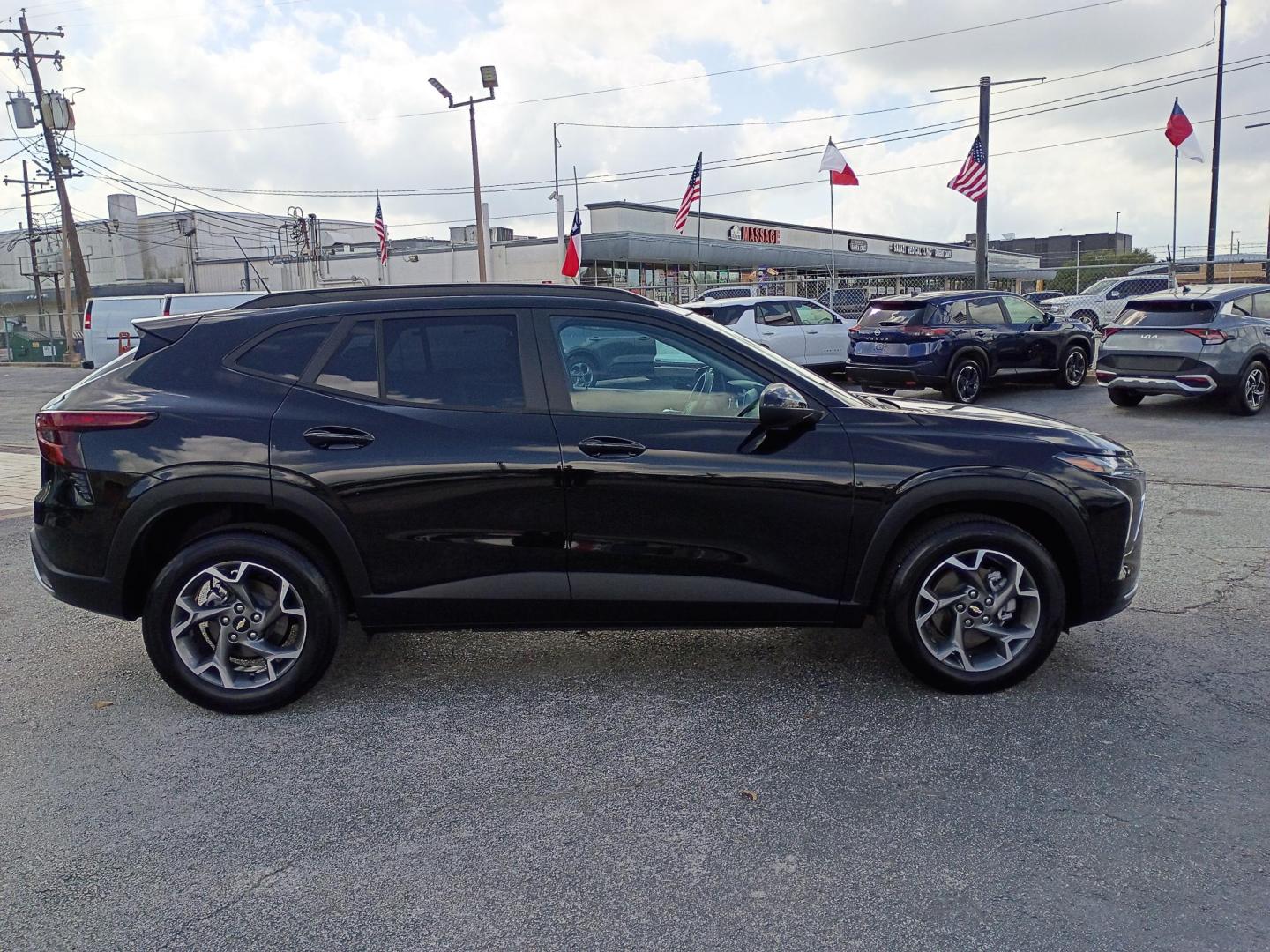 2025 Black Chevrolet Trax LT (KL77LHEP0SC) with an 1.2L L3 TURBO engine, 6A transmission, located at 1842 Wirt Road, Houston, TX, 77055, (713) 973-3903, 29.805330, -95.484787 - Photo#5