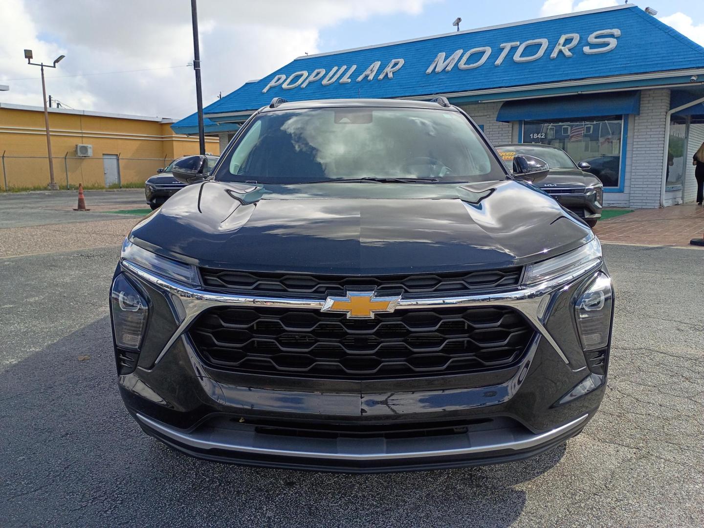 2025 Black Chevrolet Trax LT (KL77LHEP0SC) with an 1.2L L3 TURBO engine, 6A transmission, located at 1842 Wirt Road, Houston, TX, 77055, (713) 973-3903, 29.805330, -95.484787 - Photo#7