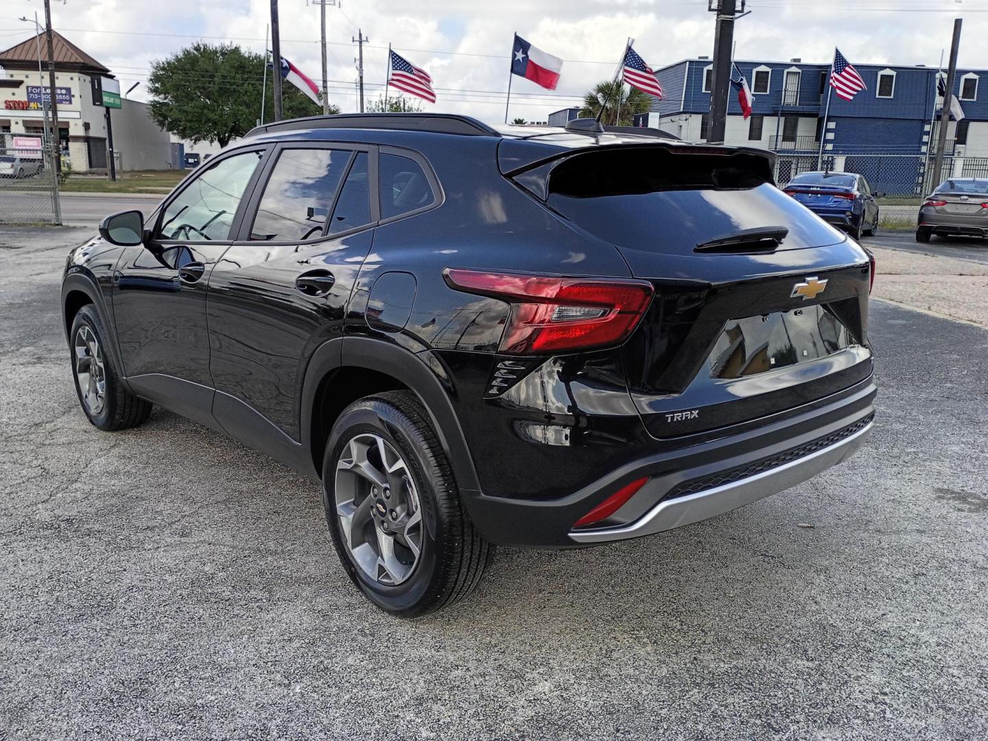 2025 Black Chevrolet Trax LT (KL77LHEP0SC) with an 1.2L L3 TURBO engine, 6A transmission, located at 1842 Wirt Road, Houston, TX, 77055, (713) 973-3903, 29.805330, -95.484787 - Photo#2