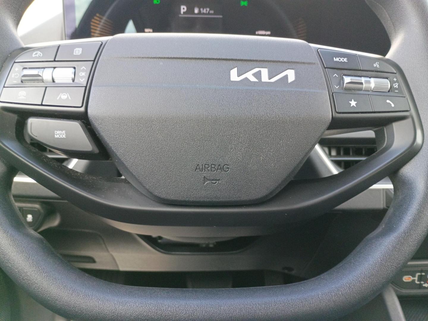 2025 BLUE /Black Kia K4 LX (3KPFT4DE4SE) with an 2.0L L4 DOHC 16V engine, CVT transmission, located at 1842 Wirt Road, Houston, TX, 77055, (713) 973-3903, 29.805330, -95.484787 - Photo#17