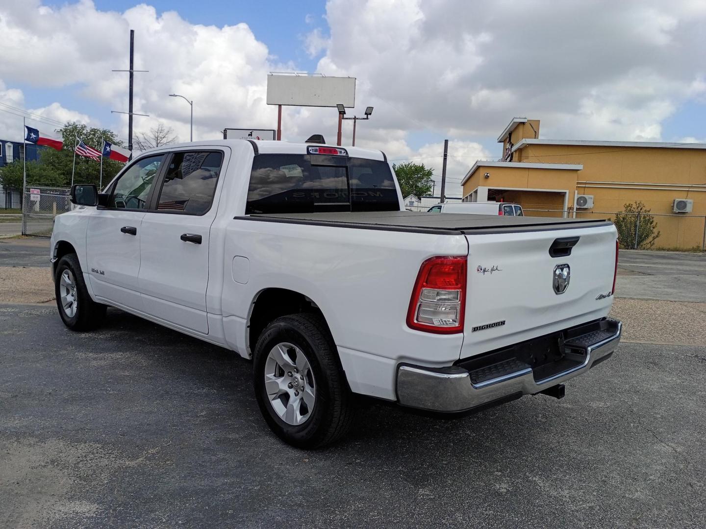 2023 White /Black RAM 1500 Big Horn Crew Cab SWB 4WD (1C6RRFFG5PN) with an 3.6L V6 DOHC 24V engine, 8A transmission, located at 1842 Wirt Road, Houston, TX, 77055, (713) 973-3903, 29.805330, -95.484787 - Photo#2