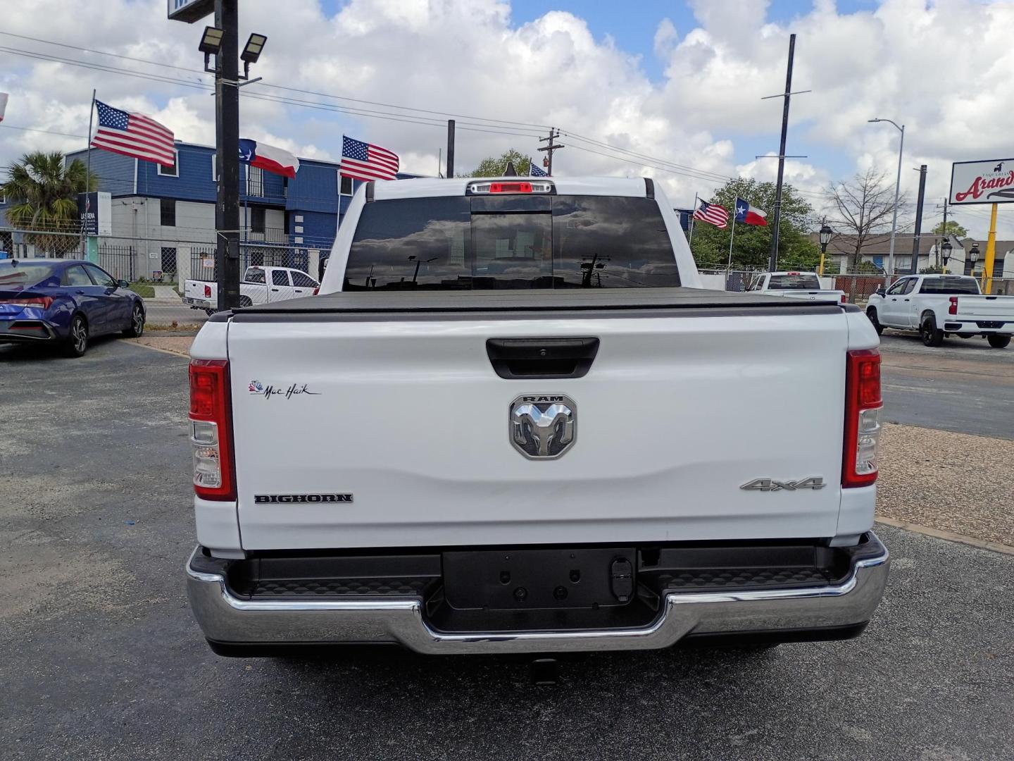 2023 White /Black RAM 1500 Big Horn Crew Cab SWB 4WD (1C6RRFFG5PN) with an 3.6L V6 DOHC 24V engine, 8A transmission, located at 1842 Wirt Road, Houston, TX, 77055, (713) 973-3903, 29.805330, -95.484787 - Photo#3