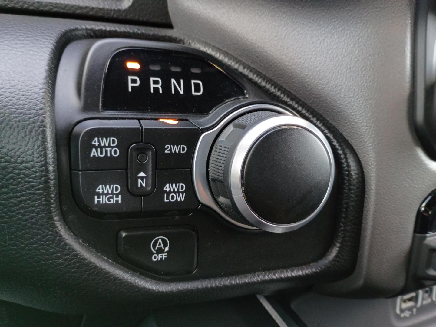 2023 White /Black RAM 1500 Big Horn Crew Cab SWB 4WD (1C6RRFFG5PN) with an 3.6L V6 DOHC 24V engine, 8A transmission, located at 1842 Wirt Road, Houston, TX, 77055, (713) 973-3903, 29.805330, -95.484787 - Photo#21