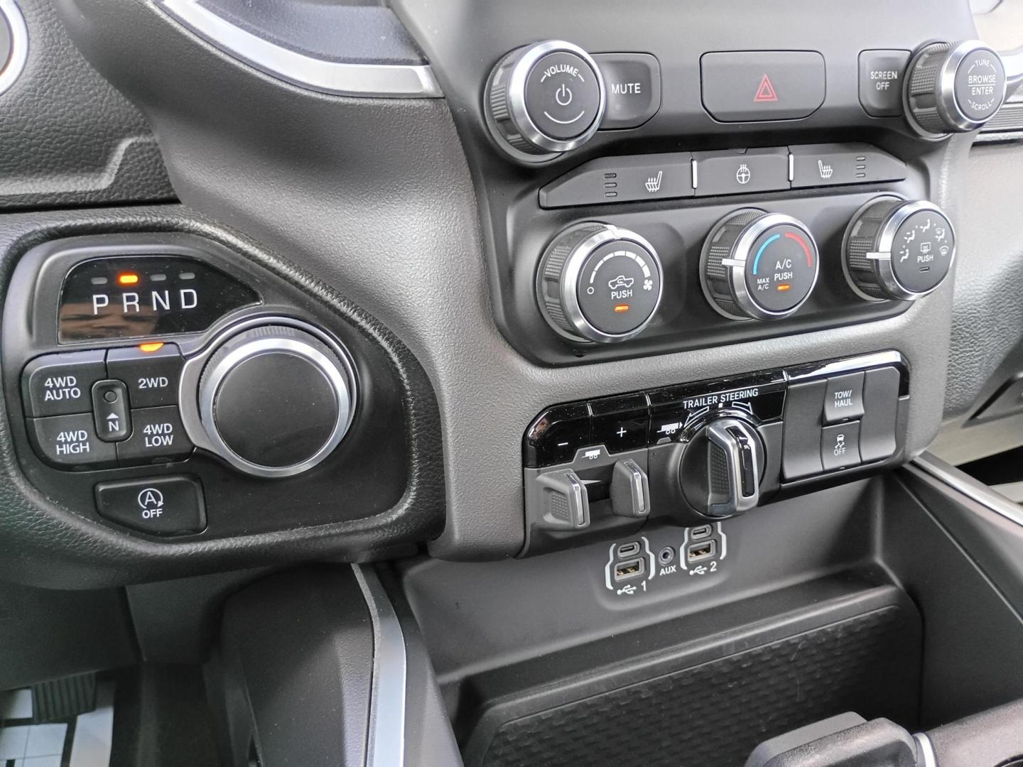 2023 White /Black RAM 1500 Big Horn Crew Cab SWB 4WD (1C6RRFFG5PN) with an 3.6L V6 DOHC 24V engine, 8A transmission, located at 1842 Wirt Road, Houston, TX, 77055, (713) 973-3903, 29.805330, -95.484787 - Photo#24