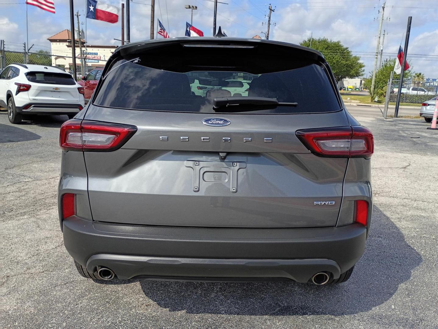 2025 Gray /Black Ford Escape ST-Line AWD (1FMCU9MN8SU) with an 1.5L L3 engine, 8A transmission, located at 1842 Wirt Road, Houston, TX, 77055, (713) 973-3903, 29.805330, -95.484787 - Photo#3