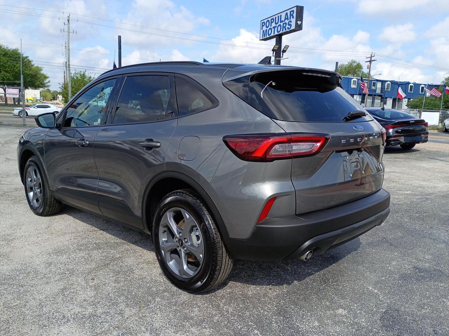 2025 Gray /Black Ford Escape ST-Line AWD (1FMCU9MN8SU) with an 1.5L L3 engine, 8A transmission, located at 1842 Wirt Road, Houston, TX, 77055, (713) 973-3903, 29.805330, -95.484787 - Photo#2