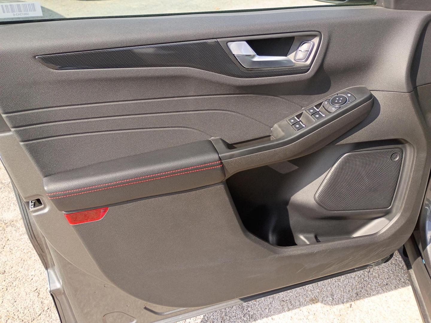 2025 Gray /Black Ford Escape ST-Line AWD (1FMCU9MN8SU) with an 1.5L L3 engine, 8A transmission, located at 1842 Wirt Road, Houston, TX, 77055, (713) 973-3903, 29.805330, -95.484787 - Photo#9