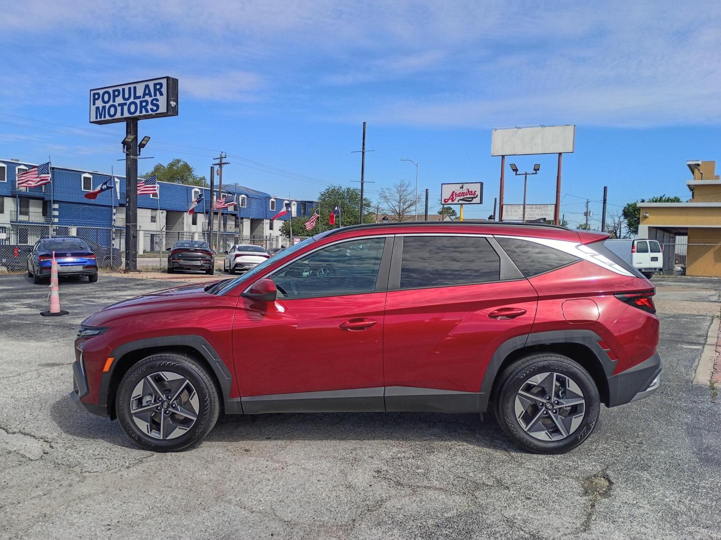 2025 MAROON /Black Hyundai Tucson SEL AWD (5NMJBCDE2SH) with an 2.5L L4 DOHC 16V engine, 8A transmission, located at 1842 Wirt Road, Houston, TX, 77055, (713) 973-3903, 29.805330, -95.484787 - Photo#1