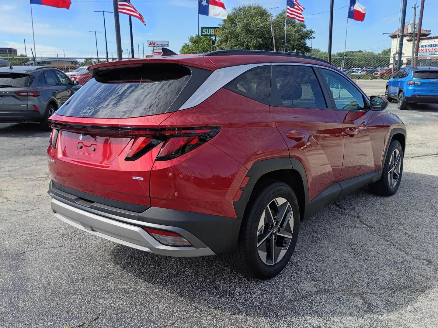 2025 MAROON /Black Hyundai Tucson SEL AWD (5NMJBCDE2SH) with an 2.5L L4 DOHC 16V engine, 8A transmission, located at 1842 Wirt Road, Houston, TX, 77055, (713) 973-3903, 29.805330, -95.484787 - Photo#4
