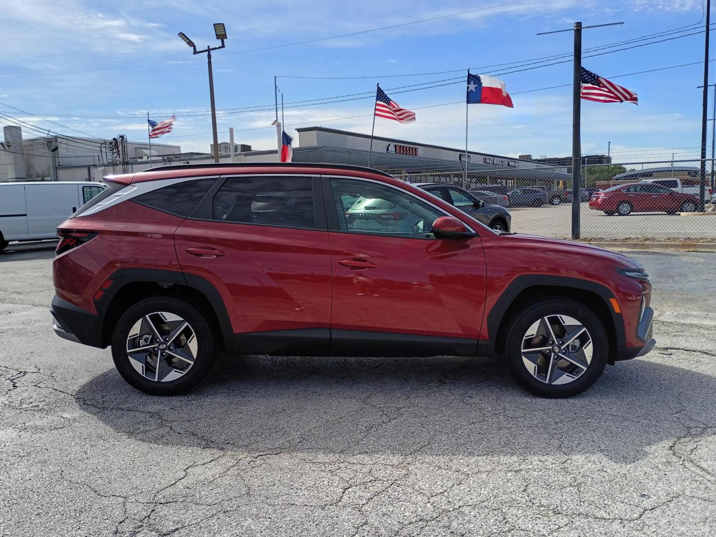 2025 MAROON /Black Hyundai Tucson SEL AWD (5NMJBCDE2SH) with an 2.5L L4 DOHC 16V engine, 8A transmission, located at 1842 Wirt Road, Houston, TX, 77055, (713) 973-3903, 29.805330, -95.484787 - Photo#5