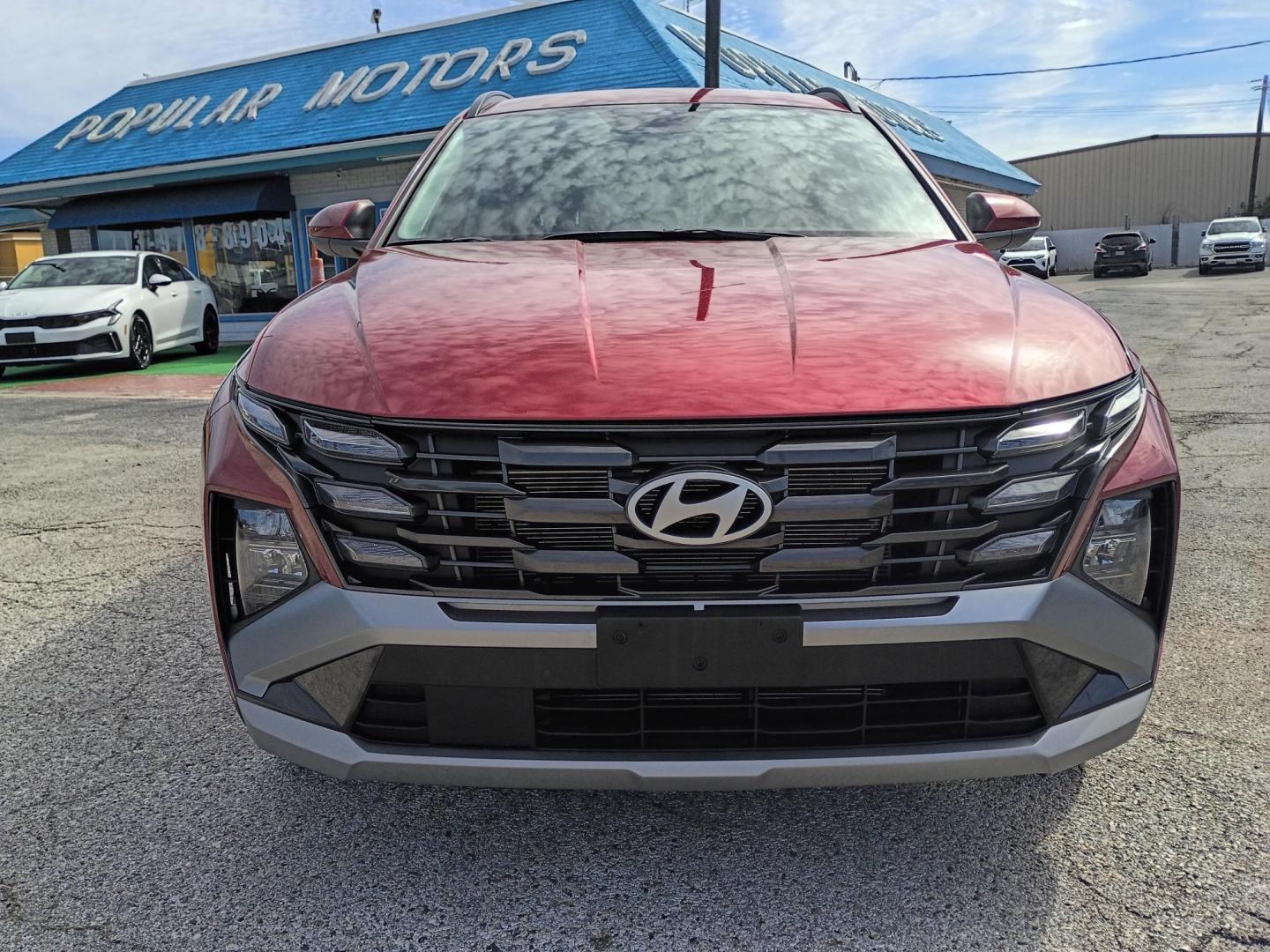 2025 MAROON /Black Hyundai Tucson SEL AWD (5NMJBCDE2SH) with an 2.5L L4 DOHC 16V engine, 8A transmission, located at 1842 Wirt Road, Houston, TX, 77055, (713) 973-3903, 29.805330, -95.484787 - Photo#7
