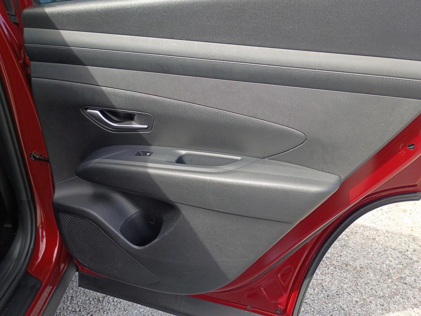 2025 MAROON /Black Hyundai Tucson SEL AWD (5NMJBCDE2SH) with an 2.5L L4 DOHC 16V engine, 8A transmission, located at 1842 Wirt Road, Houston, TX, 77055, (713) 973-3903, 29.805330, -95.484787 - Photo#15