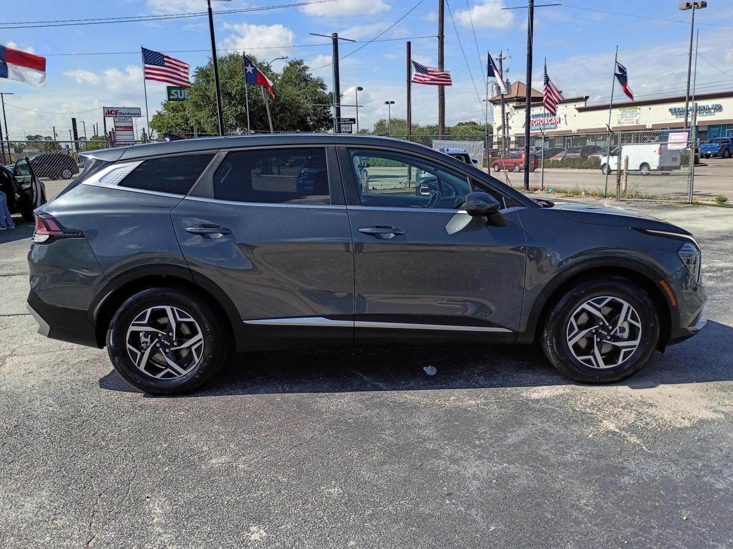 2025 Gray /Black Kia Sportage LX (KNDPU3DF6S7) with an 2.5L V6 DOHC 24V engine, 8A transmission, located at 1842 Wirt Road, Houston, TX, 77055, (713) 973-3903, 29.805330, -95.484787 - Photo#5