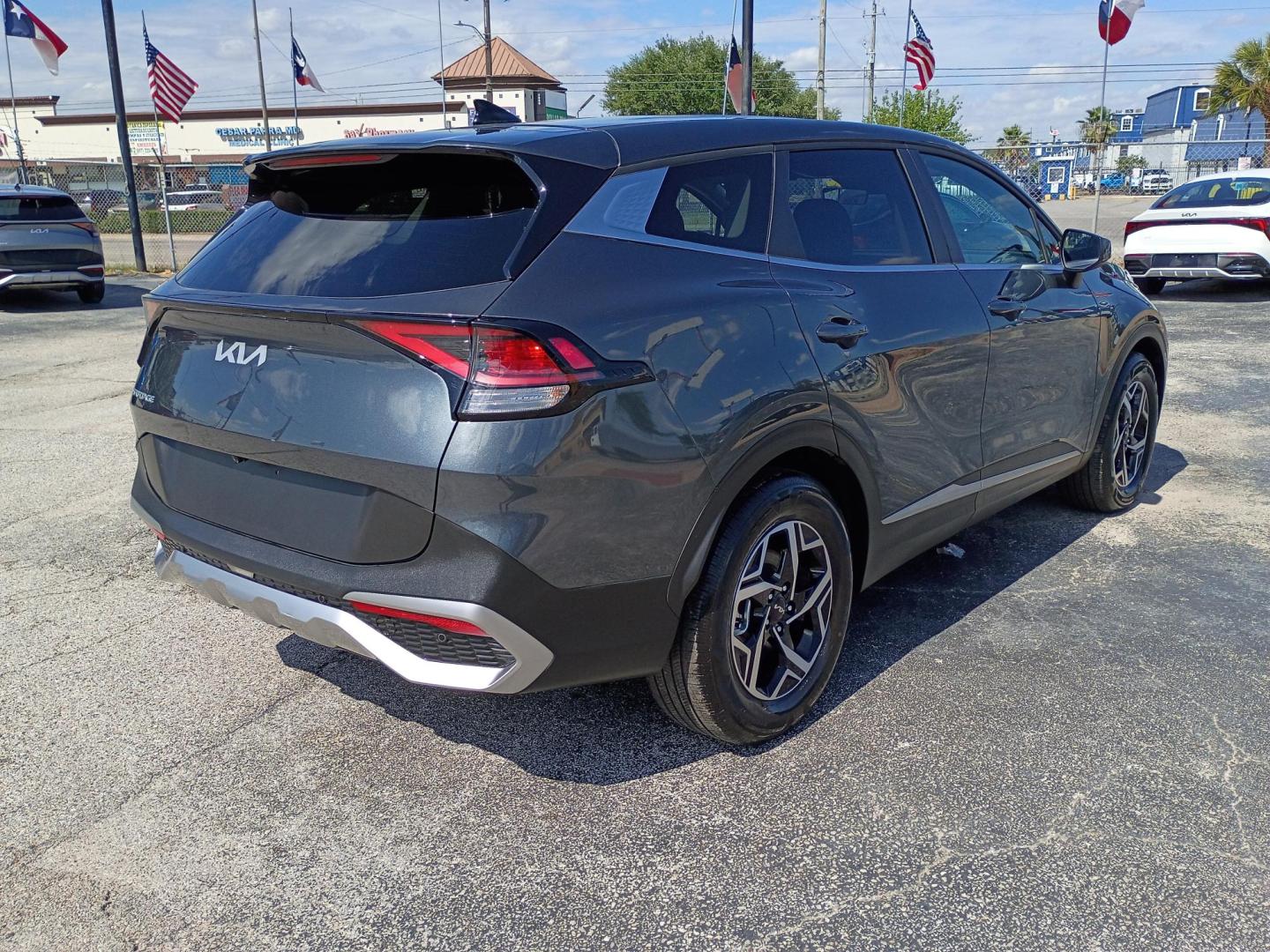 2025 Gray /Black Kia Sportage LX (KNDPU3DF6S7) with an 2.5L V6 DOHC 24V engine, 8A transmission, located at 1842 Wirt Road, Houston, TX, 77055, (713) 973-3903, 29.805330, -95.484787 - Photo#4