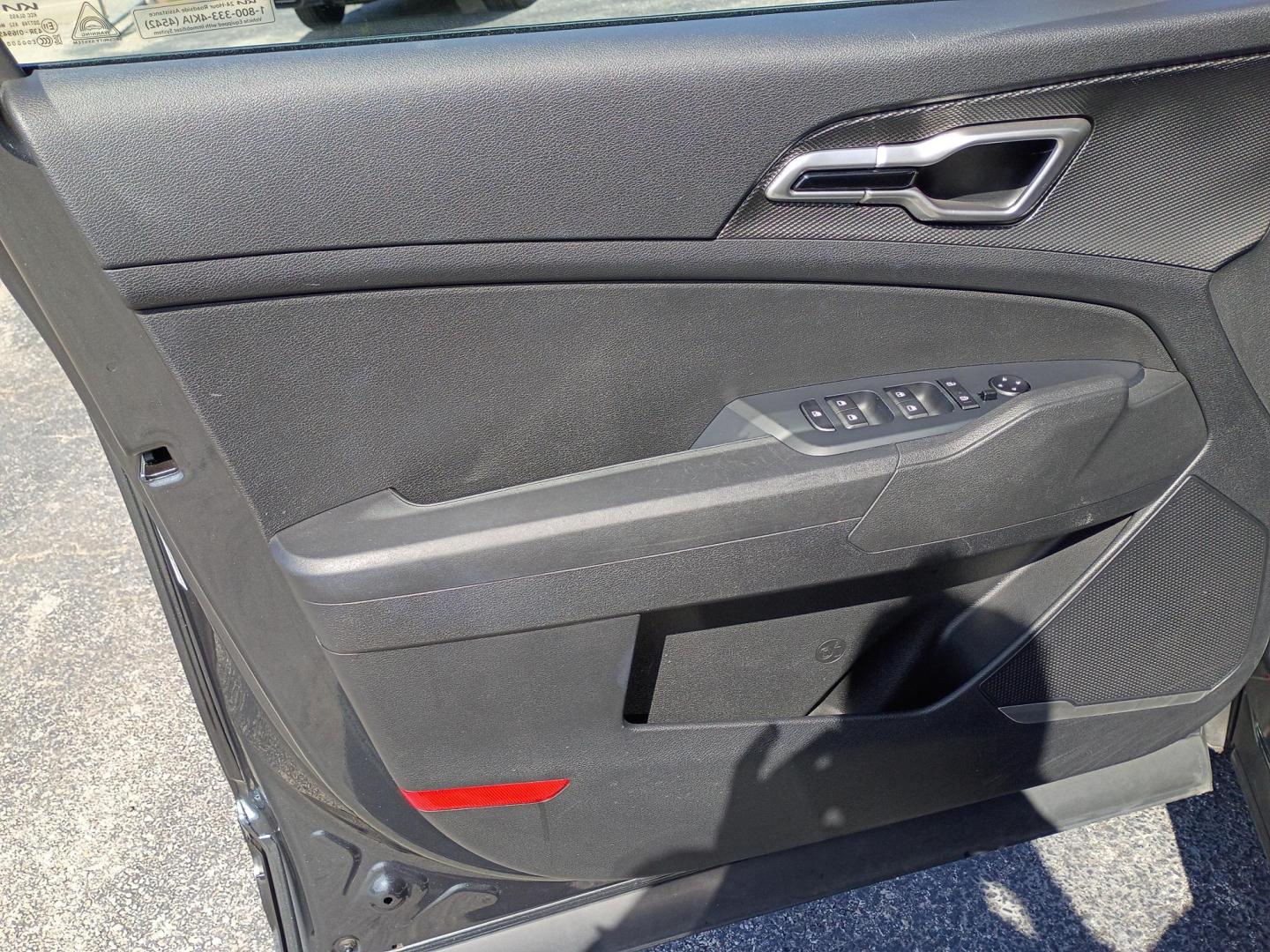 2025 Gray /Black Kia Sportage LX (KNDPU3DF6S7) with an 2.5L V6 DOHC 24V engine, 8A transmission, located at 1842 Wirt Road, Houston, TX, 77055, (713) 973-3903, 29.805330, -95.484787 - Photo#9