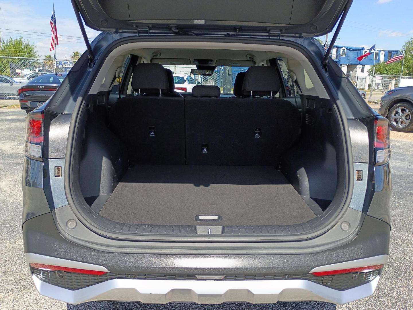 2025 Gray /Black Kia Sportage LX (KNDPU3DF6S7) with an 2.5L V6 DOHC 24V engine, 8A transmission, located at 1842 Wirt Road, Houston, TX, 77055, (713) 973-3903, 29.805330, -95.484787 - Photo#18