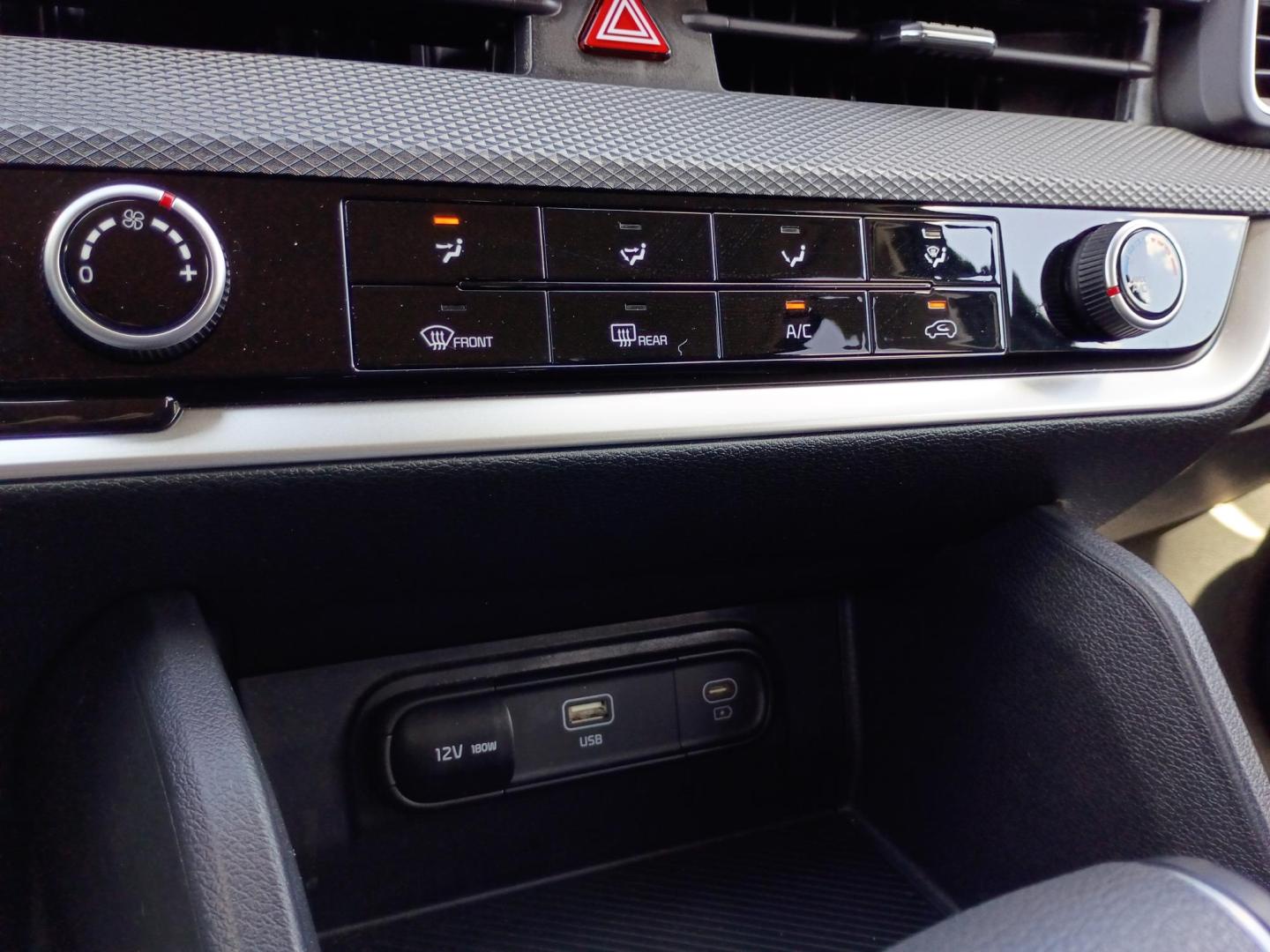 2025 Gray /Black Kia Sportage LX (KNDPU3DF6S7) with an 2.5L V6 DOHC 24V engine, 8A transmission, located at 1842 Wirt Road, Houston, TX, 77055, (713) 973-3903, 29.805330, -95.484787 - Photo#23