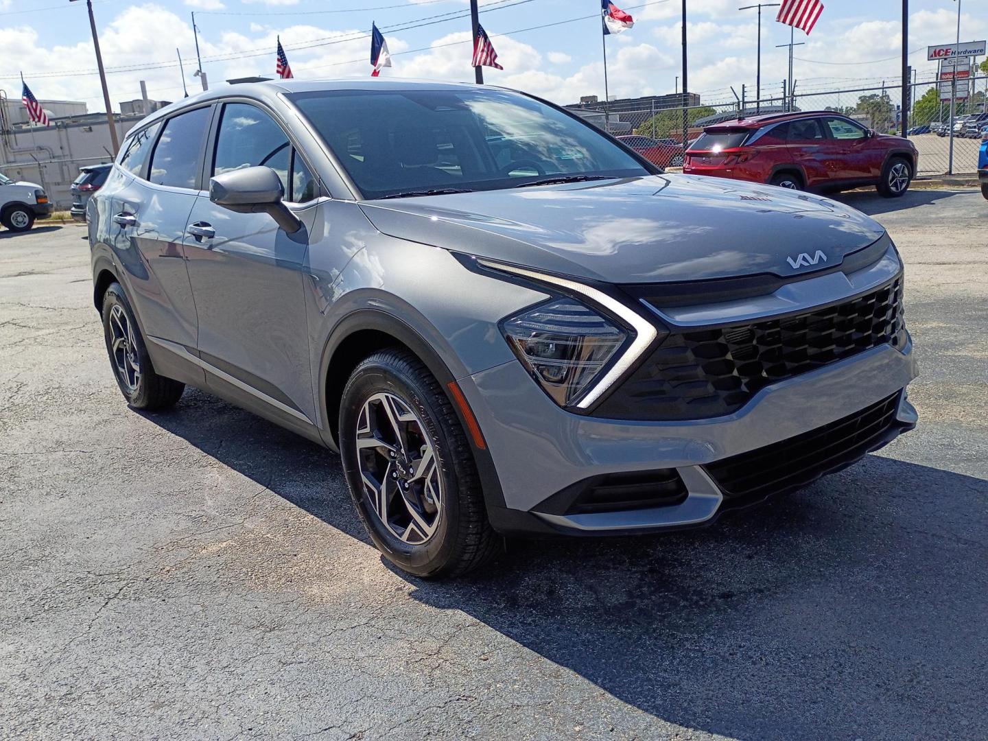 2025 Everlasting Silver /Black Kia Sportage LX (5XYK23DF3SG) with an 2.5L V6 DOHC 24V engine, 8A transmission, located at 1842 Wirt Road, Houston, TX, 77055, (713) 973-3903, 29.805330, -95.484787 - Photo#6