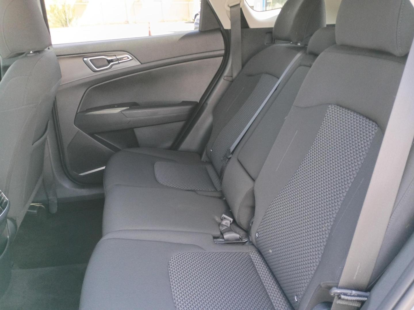 2025 Everlasting Silver /Black Kia Sportage LX (5XYK23DF3SG) with an 2.5L V6 DOHC 24V engine, 8A transmission, located at 1842 Wirt Road, Houston, TX, 77055, (713) 973-3903, 29.805330, -95.484787 - Photo#10