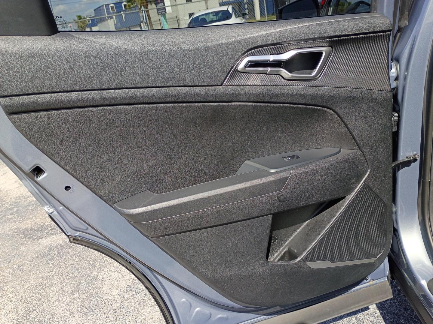 2025 Everlasting Silver /Black Kia Sportage LX (5XYK23DF3SG) with an 2.5L V6 DOHC 24V engine, 8A transmission, located at 1842 Wirt Road, Houston, TX, 77055, (713) 973-3903, 29.805330, -95.484787 - Photo#11