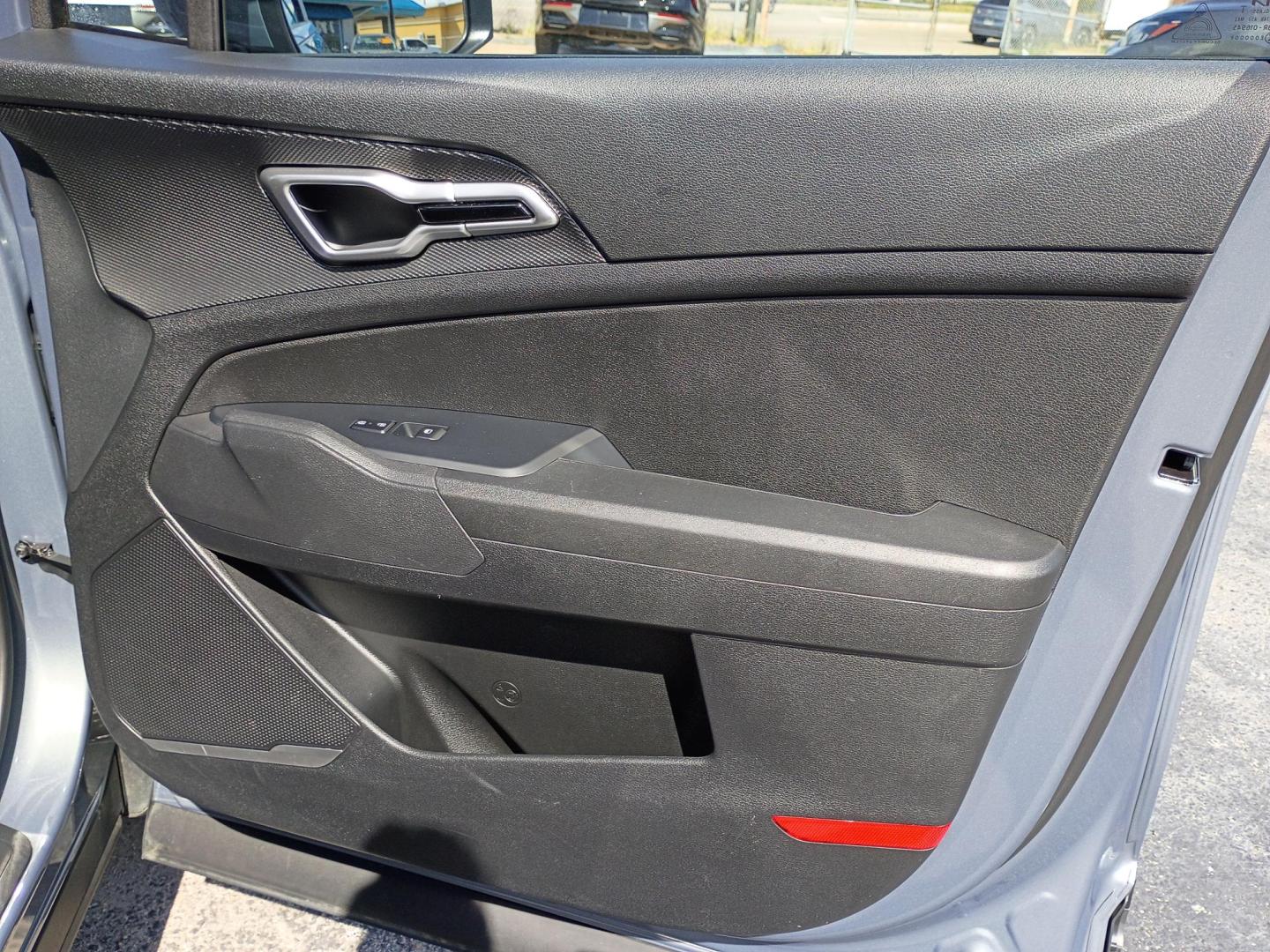 2025 Everlasting Silver /Black Kia Sportage LX (5XYK23DF3SG) with an 2.5L V6 DOHC 24V engine, 8A transmission, located at 1842 Wirt Road, Houston, TX, 77055, (713) 973-3903, 29.805330, -95.484787 - Photo#13