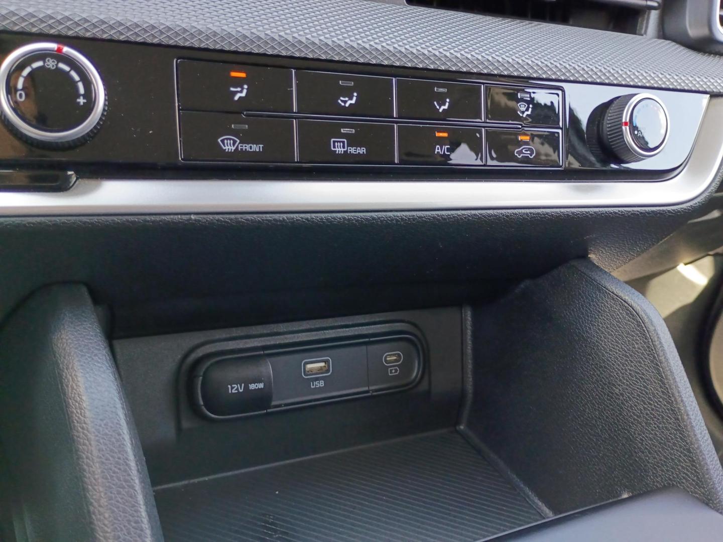 2025 Everlasting Silver /Black Kia Sportage LX (5XYK23DF3SG) with an 2.5L V6 DOHC 24V engine, 8A transmission, located at 1842 Wirt Road, Houston, TX, 77055, (713) 973-3903, 29.805330, -95.484787 - Photo#22