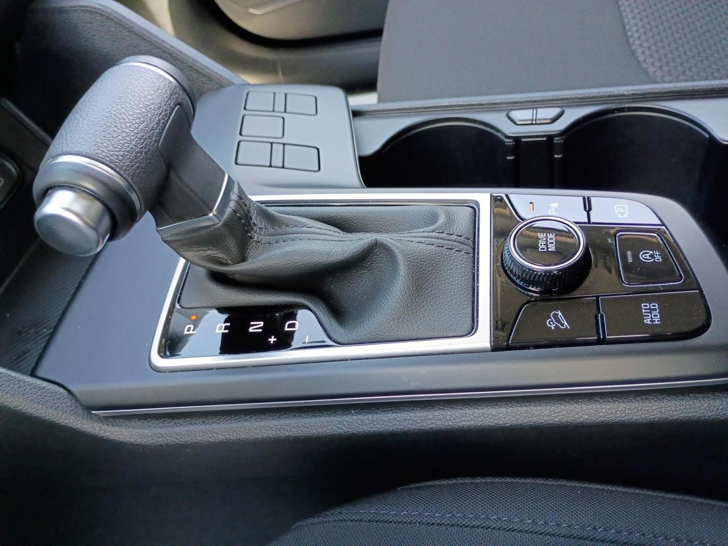 2025 Everlasting Silver /Black Kia Sportage LX (5XYK23DF3SG) with an 2.5L V6 DOHC 24V engine, 8A transmission, located at 1842 Wirt Road, Houston, TX, 77055, (713) 973-3903, 29.805330, -95.484787 - Photo#23