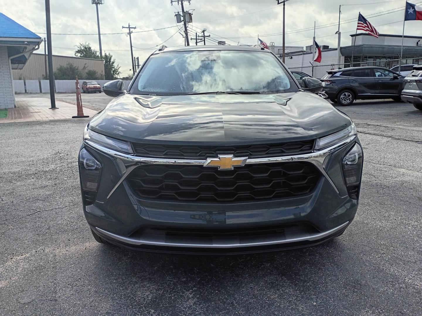 2025 Cypress Gray /Black Chevrolet Trax LT (KL77LHEP8SC) with an 1.2L L3 TURBO engine, 6A transmission, located at 1842 Wirt Road, Houston, TX, 77055, (713) 973-3903, 29.805330, -95.484787 - Photo#7