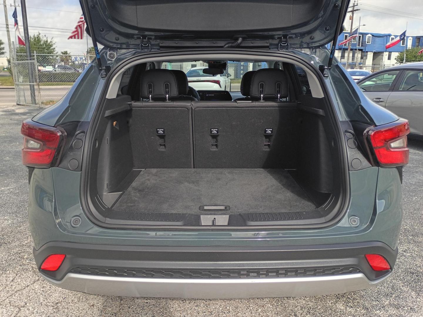 2025 Cypress Gray /Black Chevrolet Trax LT (KL77LHEP8SC) with an 1.2L L3 TURBO engine, 6A transmission, located at 1842 Wirt Road, Houston, TX, 77055, (713) 973-3903, 29.805330, -95.484787 - Photo#17