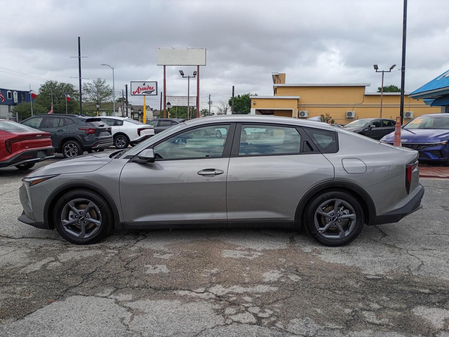 2025 Gray /Black Kia K4 LX (3KPFT4DE6SE) with an 2.0L L4 DOHC 16V engine, CVT transmission, located at 1842 Wirt Road, Houston, TX, 77055, (713) 973-3903, 29.805330, -95.484787 - Photo#1