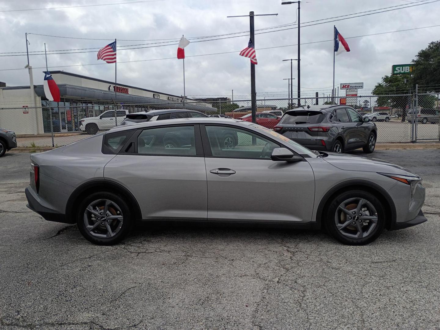 2025 Gray /Black Kia K4 LX (3KPFT4DE6SE) with an 2.0L L4 DOHC 16V engine, CVT transmission, located at 1842 Wirt Road, Houston, TX, 77055, (713) 973-3903, 29.805330, -95.484787 - Photo#5