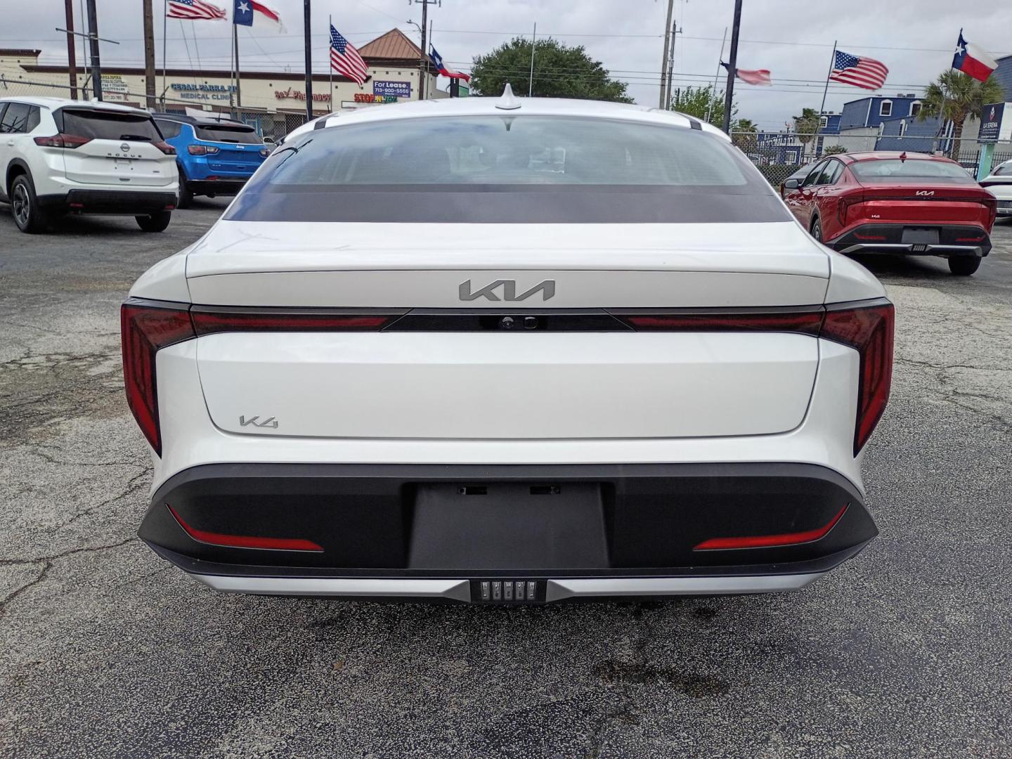 2025 White /Black Kia K4 LX (3KPFT4DE2SE) with an 2.0L L4 DOHC 16V engine, CVT transmission, located at 1842 Wirt Road, Houston, TX, 77055, (713) 973-3903, 29.805330, -95.484787 - Photo#3