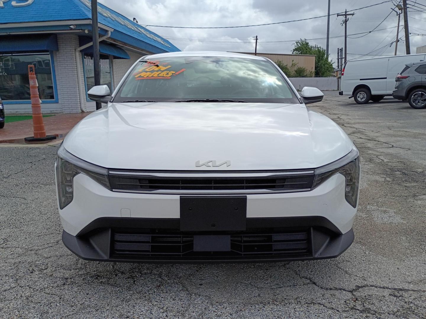 2025 White /Black Kia K4 LX (3KPFT4DE2SE) with an 2.0L L4 DOHC 16V engine, CVT transmission, located at 1842 Wirt Road, Houston, TX, 77055, (713) 973-3903, 29.805330, -95.484787 - Photo#7