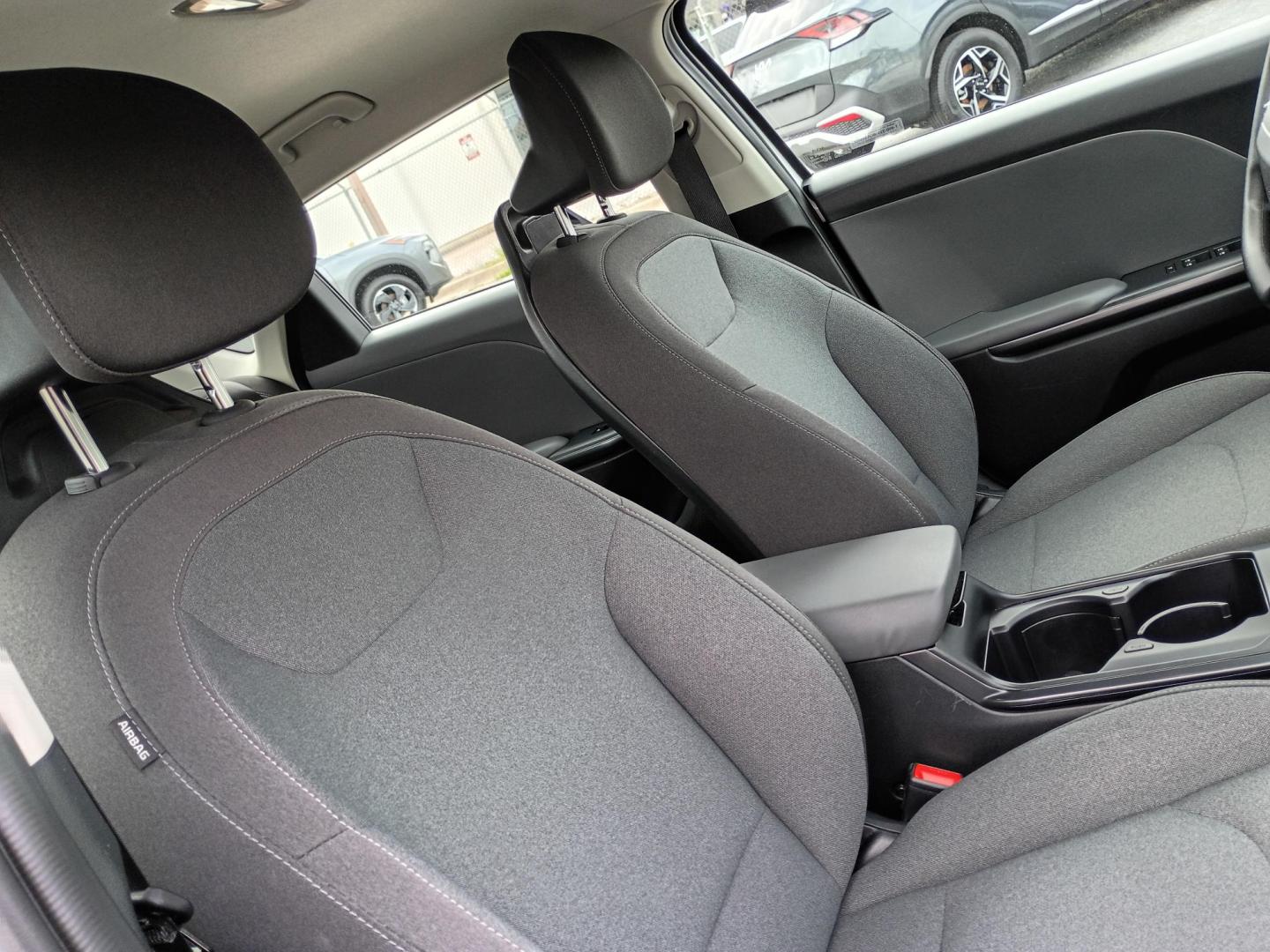 2025 White /Black Kia K4 LX (3KPFT4DE2SE) with an 2.0L L4 DOHC 16V engine, CVT transmission, located at 1842 Wirt Road, Houston, TX, 77055, (713) 973-3903, 29.805330, -95.484787 - Photo#12