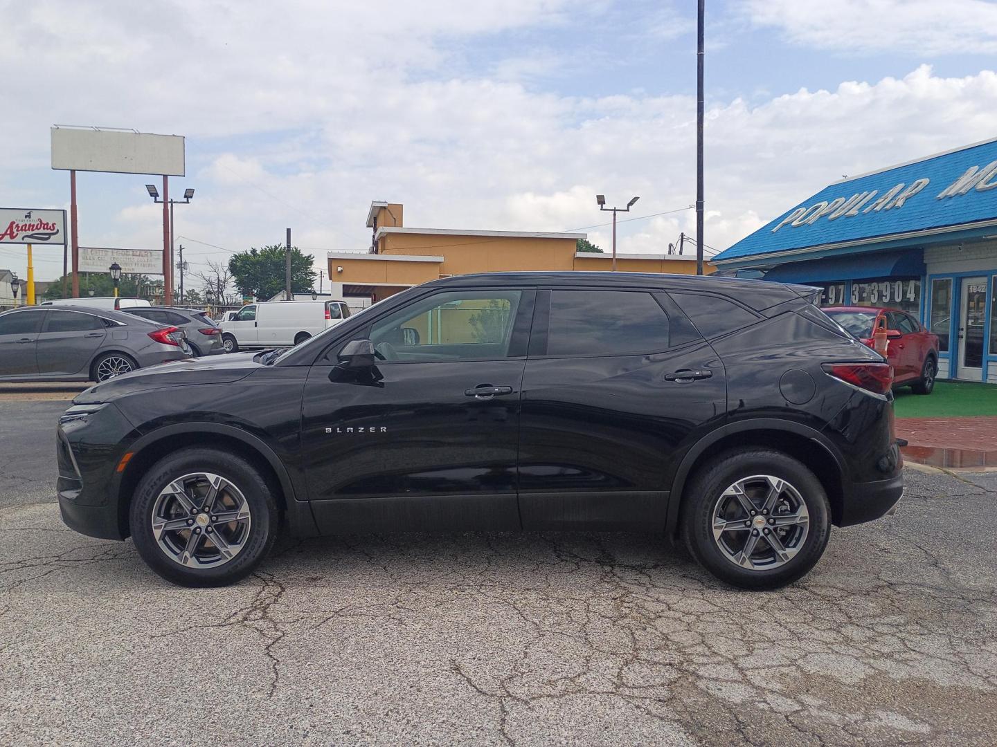 2025 Black /Black Chevrolet Blazer 2LT (3GNKBCR41SS) with an 2.0L L4 DOHC 16 TURBO engine, 9A transmission, located at 1842 Wirt Road, Houston, TX, 77055, (713) 973-3903, 29.805330, -95.484787 - Photo#1