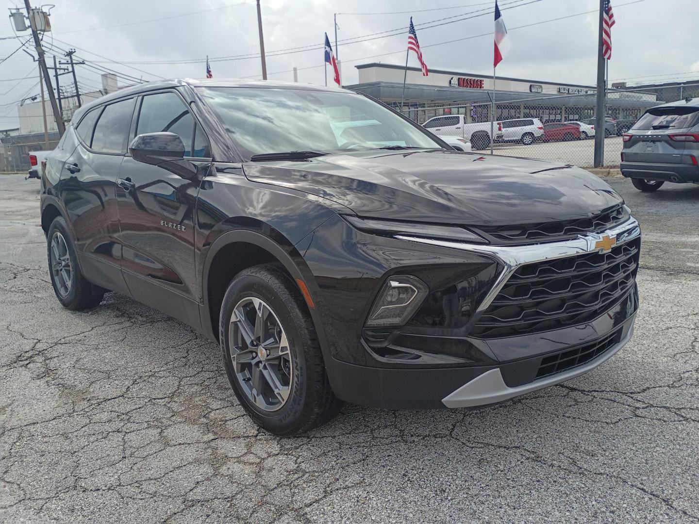 2025 Black /Black Chevrolet Blazer 2LT (3GNKBCR41SS) with an 2.0L L4 DOHC 16 TURBO engine, 9A transmission, located at 1842 Wirt Road, Houston, TX, 77055, (713) 973-3903, 29.805330, -95.484787 - Photo#6