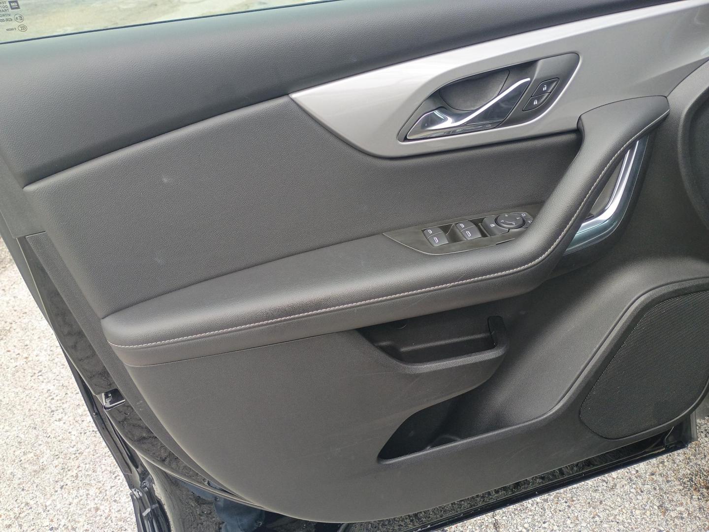 2025 Black /Black Chevrolet Blazer 2LT (3GNKBCR41SS) with an 2.0L L4 DOHC 16 TURBO engine, 9A transmission, located at 1842 Wirt Road, Houston, TX, 77055, (713) 973-3903, 29.805330, -95.484787 - Photo#9