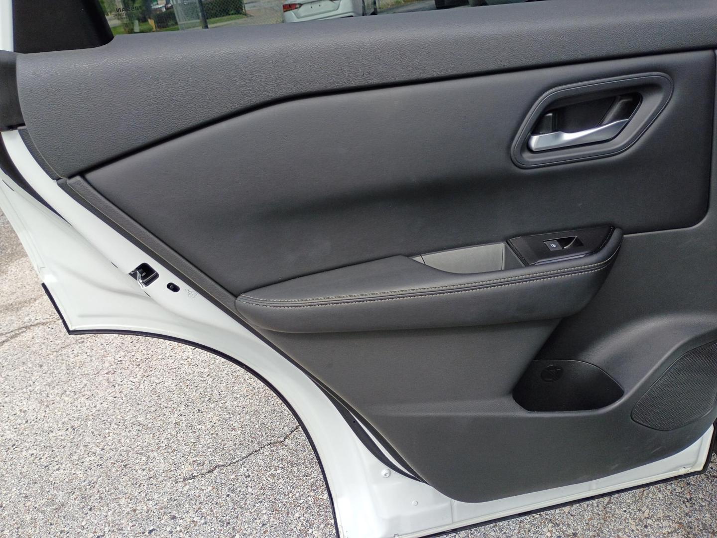 2025 White /Black Nissan Rogue SV AWD (5N1BT3BB6SC) with an 2.5L L4 DOHC 16V engine, CVT transmission, located at 1842 Wirt Road, Houston, TX, 77055, (713) 973-3903, 29.805330, -95.484787 - Photo#11