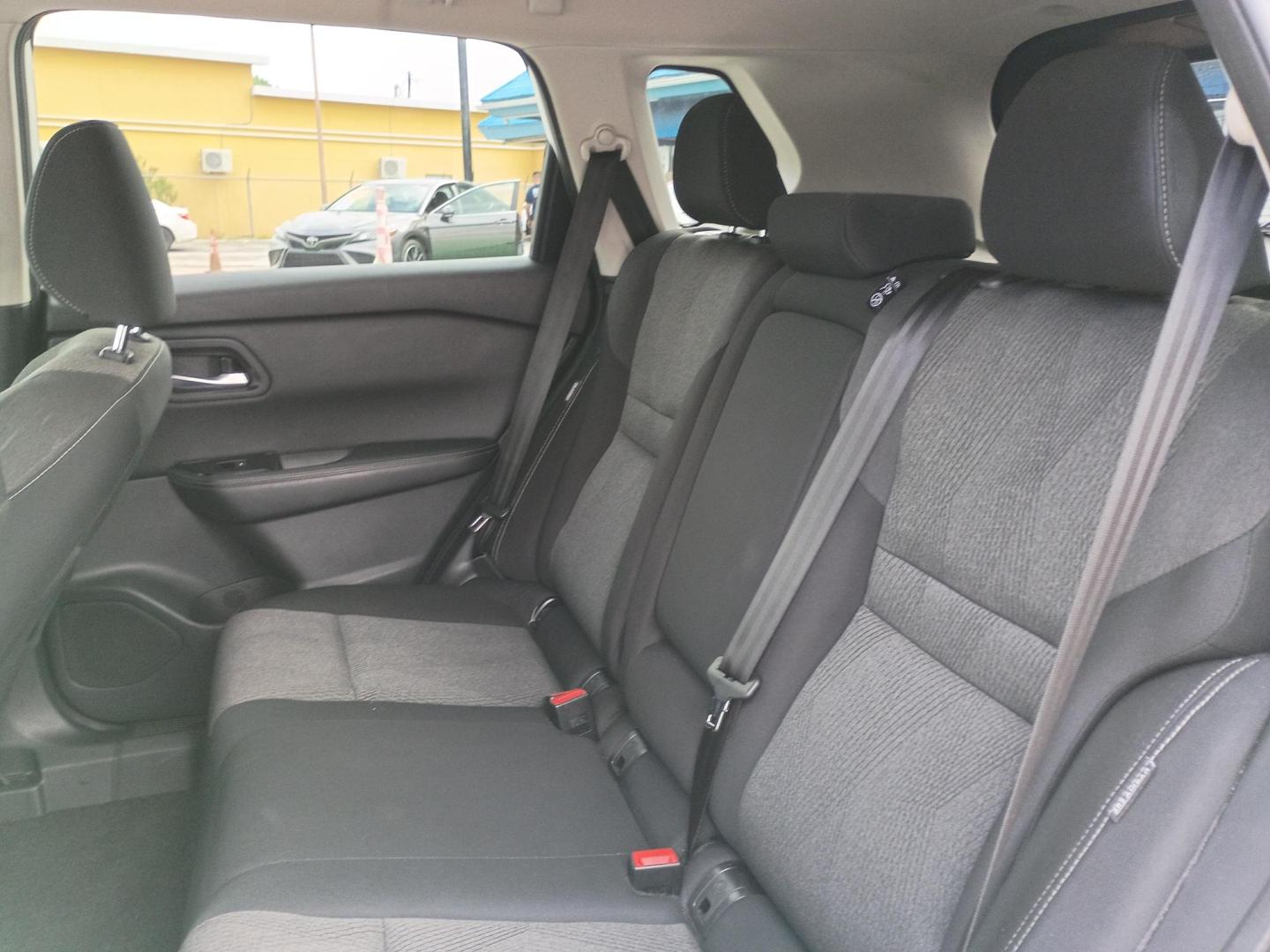 2025 White /Black Nissan Rogue SV AWD (5N1BT3BB6SC) with an 2.5L L4 DOHC 16V engine, CVT transmission, located at 1842 Wirt Road, Houston, TX, 77055, (713) 973-3903, 29.805330, -95.484787 - Photo#10