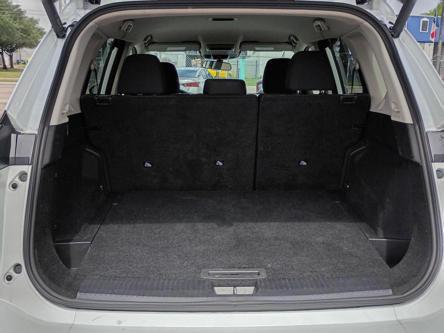 2025 White /Black Nissan Rogue SV AWD (5N1BT3BB6SC) with an 2.5L L4 DOHC 16V engine, CVT transmission, located at 1842 Wirt Road, Houston, TX, 77055, (713) 973-3903, 29.805330, -95.484787 - Photo#18