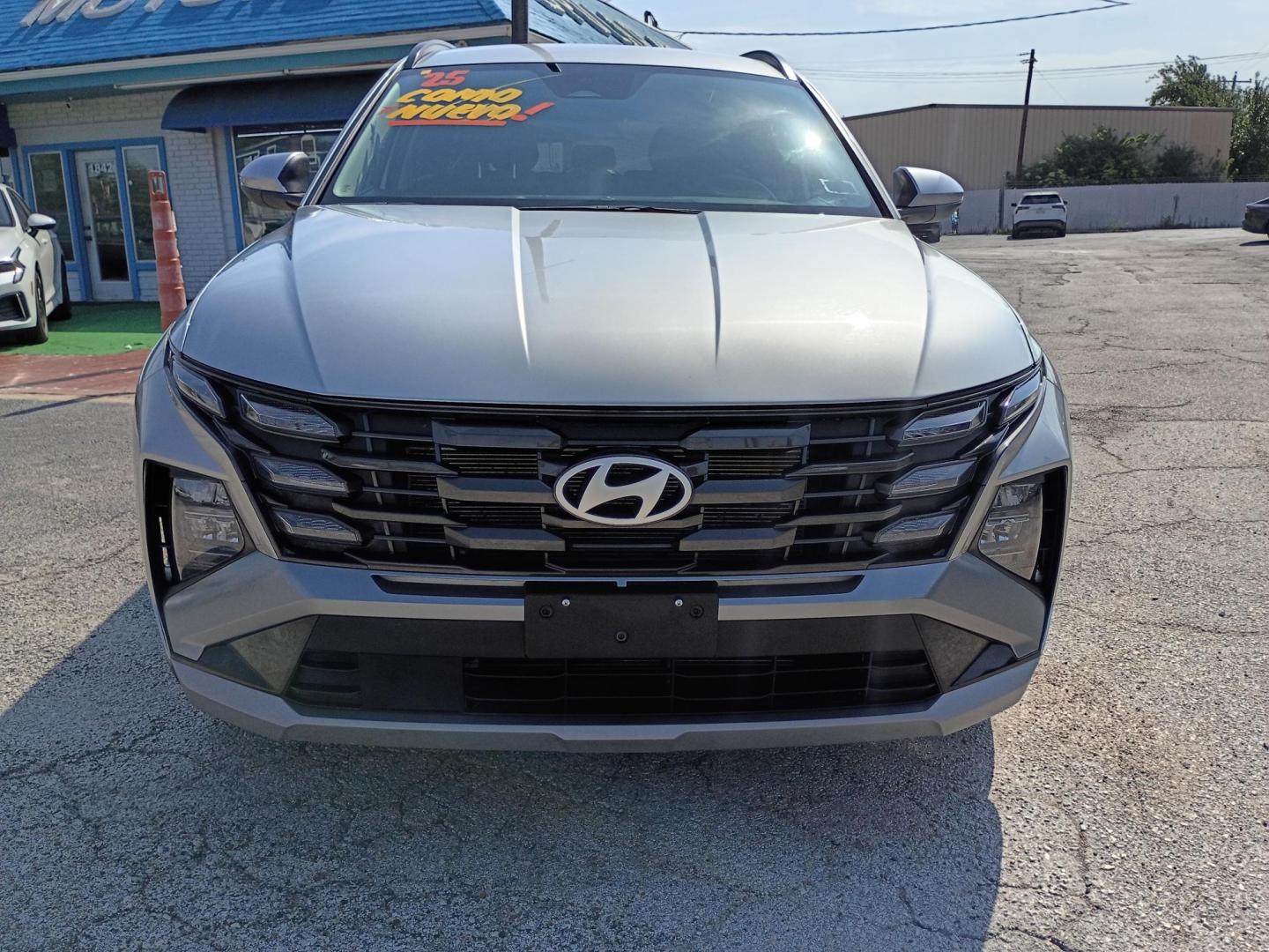 2025 Silver /Black Hyundai Tucson SEL (5NMJB3DE3SH) with an 2.5L L4 DOHC 16V engine, 8A transmission, located at 1842 Wirt Road, Houston, TX, 77055, (713) 973-3903, 29.805330, -95.484787 - Photo#7