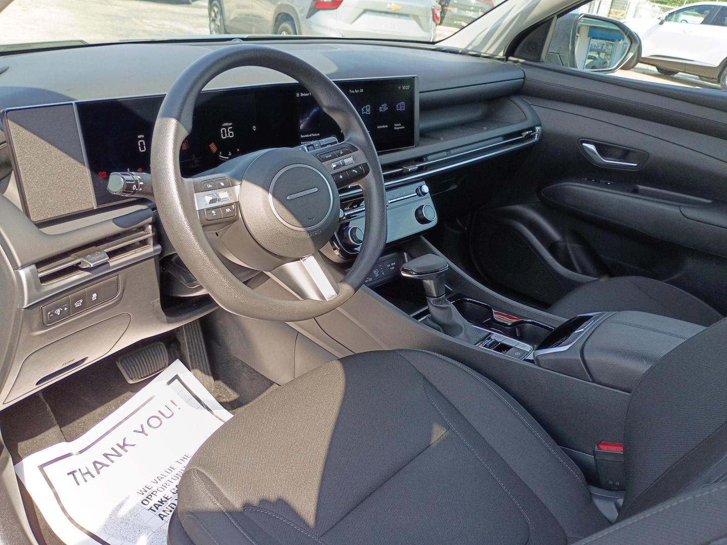 2025 Silver /Black Hyundai Tucson SEL (5NMJB3DE3SH) with an 2.5L L4 DOHC 16V engine, 8A transmission, located at 1842 Wirt Road, Houston, TX, 77055, (713) 973-3903, 29.805330, -95.484787 - Photo#8