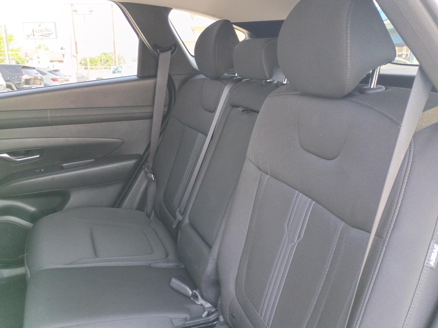2025 Silver /Black Hyundai Tucson SEL (5NMJB3DE3SH) with an 2.5L L4 DOHC 16V engine, 8A transmission, located at 1842 Wirt Road, Houston, TX, 77055, (713) 973-3903, 29.805330, -95.484787 - Photo#10