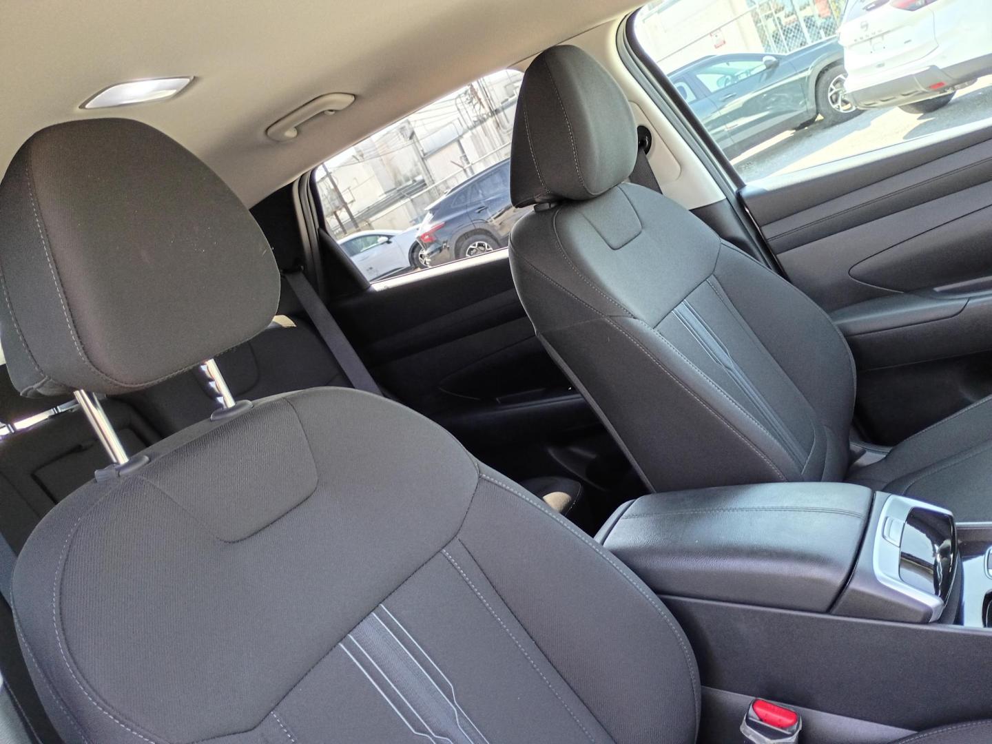 2025 Silver /Black Hyundai Tucson SEL (5NMJB3DE3SH) with an 2.5L L4 DOHC 16V engine, 8A transmission, located at 1842 Wirt Road, Houston, TX, 77055, (713) 973-3903, 29.805330, -95.484787 - Photo#12