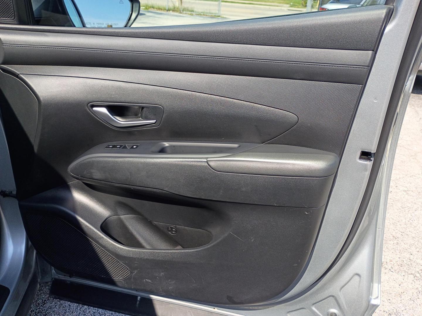 2025 Silver /Black Hyundai Tucson SEL (5NMJB3DE3SH) with an 2.5L L4 DOHC 16V engine, 8A transmission, located at 1842 Wirt Road, Houston, TX, 77055, (713) 973-3903, 29.805330, -95.484787 - Photo#13
